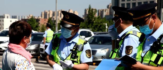 真实执法出装攻略女（打造最强女警装备，助你成为真正的执法者！）